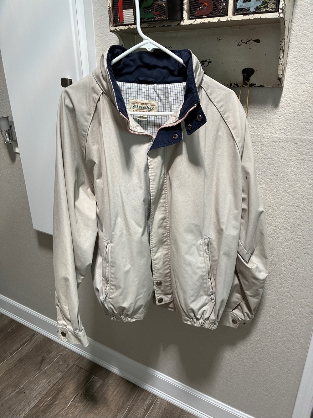 Men’s Authentic St John’s Bay Beige Windbreaker XL with Hood inside Collar